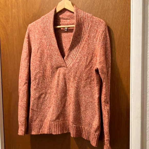 Croft & Barrow Nice simple red n white v-neck Sweater - Picture 1 of 5